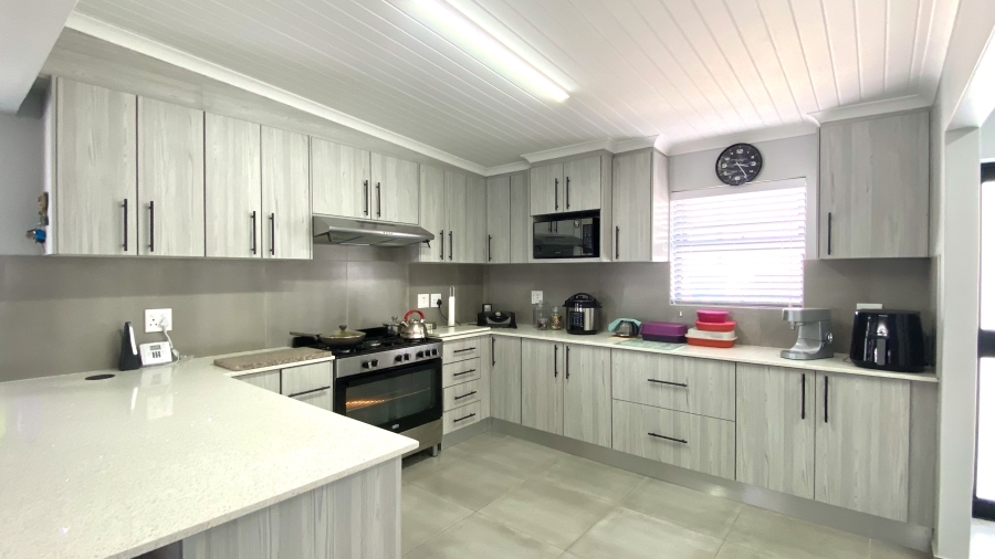 3 Bedroom Property for Sale in Atlantic Waves Estate Western Cape